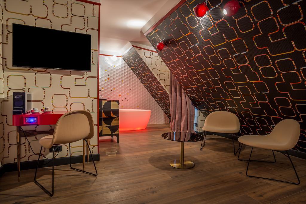 Idol Hotel Paris Bilik gambar