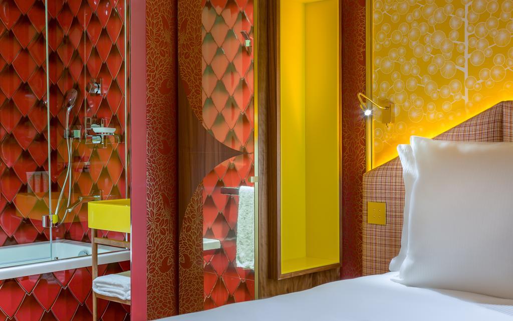 Idol Hotel Paris Bilik gambar