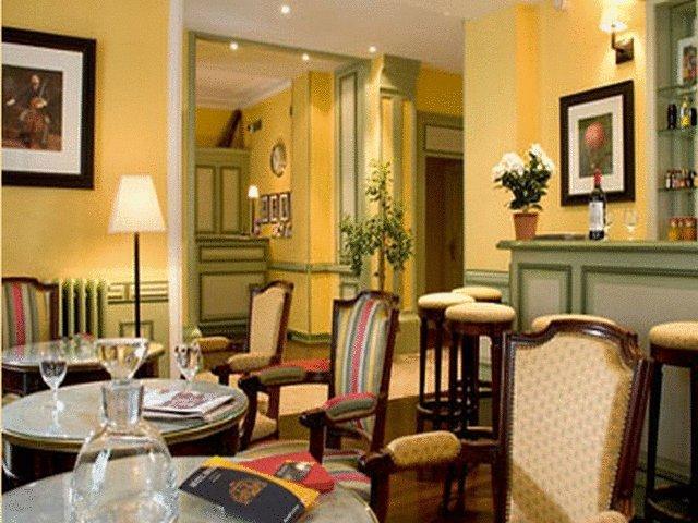 Idol Hotel Paris Restoran gambar